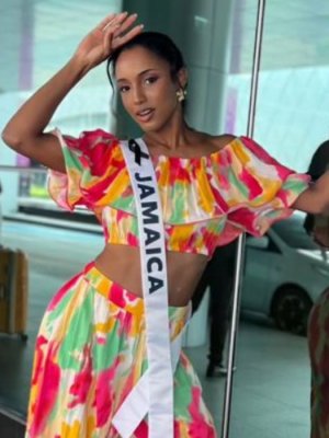 Candidata de Jamaica sufre brutal caída en las preliminares de Miss Universo 2025