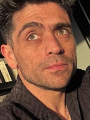 ¡Nueva baja! Aseguran que Etienne Bobenrieth abandonó El Internado