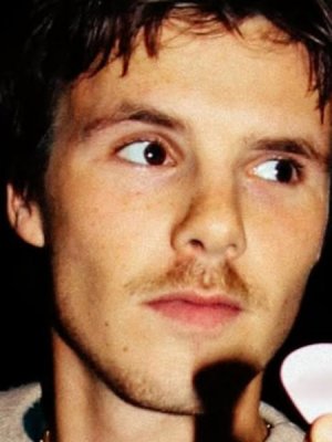 Cruz Beckham se lanza con su banda y sus padres le entregan su apoyo