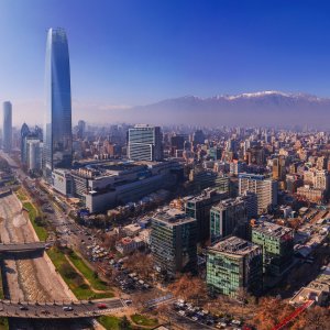 Los conciertos que marcan el fin de año en Santiago y el hotel ideal para disfrutar sin complicaciones