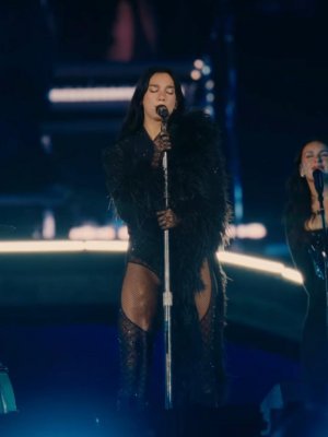 “Pero olvidaste una final instrucción…”: Dua Lipa se luce con icónica canción de Shakira en su concierto de Bogotá