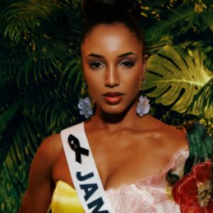 En estado grave: Miss Jamaica sigue en la UCI tras fuerte caída durante la competencia