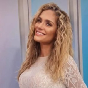 Kenita Larraín viaja de urgencia a Argentina tras la repentina muerte de su suegra