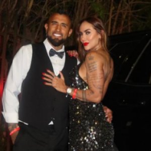 Pareja de Arturo Vidal responde sin filtros a críticas por su apariencia física