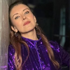 ¿En serio? Aseguran que Carla Jara pidió el despido de una maquilladora de TVN