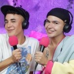 El dúo de "The Ellas Show" celebra el éxito y la inclusión de diversidades en TV