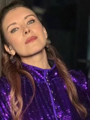 ¿En serio? Aseguran que Carla Jara pidió el despido de una maquilladora de TVN