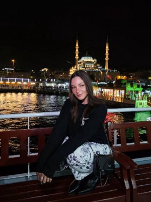 ¿Se hizo algo? Kel Calderón sorprende con cambio en su rostro