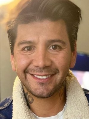 Edmundo Varas celebra que ya es profesional universitario: 