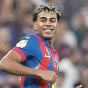 ¿La conoces? Lamine Yamal sigue a conocida cantante chilena en Instagram