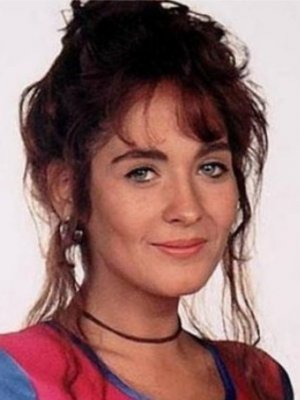 ¡En China! Alejandra Herrera "revivió" a la icónica Alexis Opazo de Adrenalina