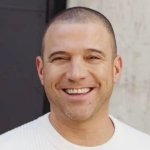 Aseguran que Julián Elfenbein será el nuevo animador de matinal de Chilevisión