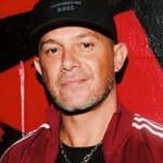 ¡La subió al escenario! Alejandro Sanz confirmó romance con actriz peruana