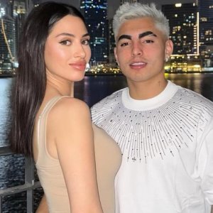 Jordhy Thompson y Camila Sepúlveda anuncian su compromiso desde Rusia