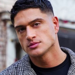 Sammis Reyes anuncia el lanzamiento de su nuevo libro