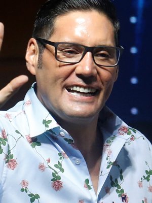 ¡Como nunca lo vimos! Francisco Saavedra sorprende con drástico cambio de look