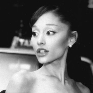 Ariana Grande demanda a hackers por filtrar canciones inéditas y material privado de su carrera
