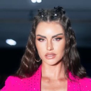 “Un mundo tan empaquetado”: Emilia Dides busca alejarse de su imagen de miss