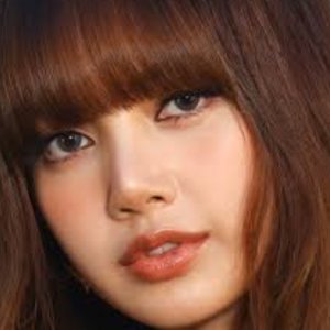 Lisa revela las relaciones secretas que ocultó durante BLACKPINK