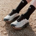 Corre libre entre superficies con la nueva Salomon Aero Blaze 4 GRVL GTX