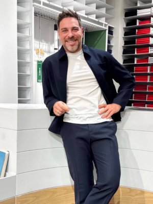 José Antonio Neme se indignó por adulto mayor que vende origamis para costear sus medicamentos