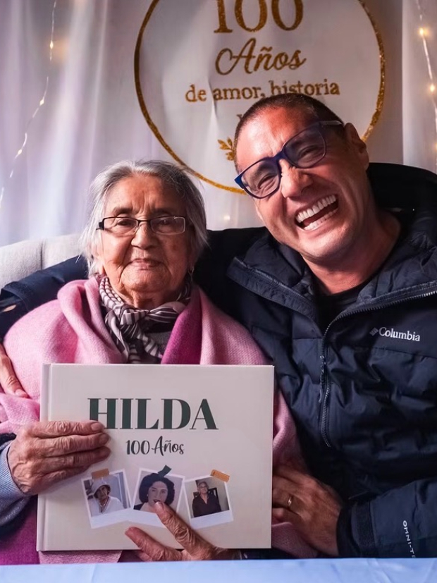 Francisco Saavedra sorprende a seguidora en su cumpleaños 100