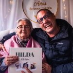 Francisco Saavedra sorprende a seguidora en su cumpleaños 100