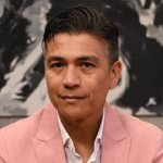 ¡Explicó la foto! Américo aclara su estado en concierto de BTS: "Me quedé dormido"