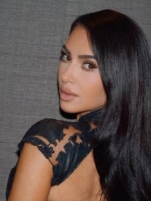 Dos vestidos y un bosque encantado: así celebró Kim Kardashian sus 46 años