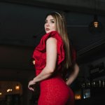 Cómo vestirse para una fiesta: vestidos, blazers y accesorios para distintos eventos